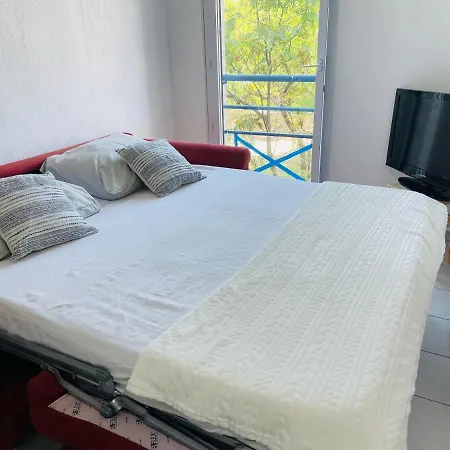 Apartment Climatise Au Coeur De Port Frejus